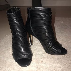 BCBG “Elle” Black Strappy Stiletto Heels/Bootie🖤
